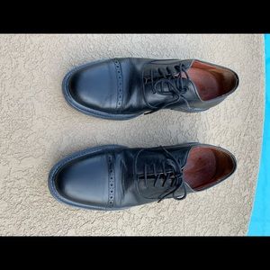 Johnston & Murphy black Leather dress shoes size 8.5